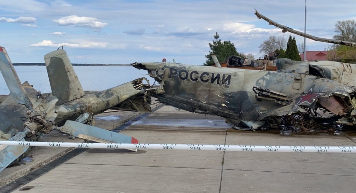 Russian helicopter raised from the reservoir in the Kyiv region / Photo credit: State Border Guard Service of Ukraine, Stratcom Centre