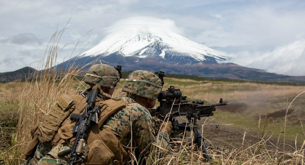 US Marines in Japan, Mount Fuji in the background / Open-source illustrative photo