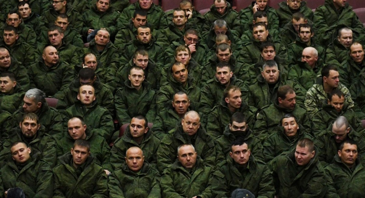 Men conscripted for military service during mobilization in russia / Photo credit: Alexandr Kryazhev