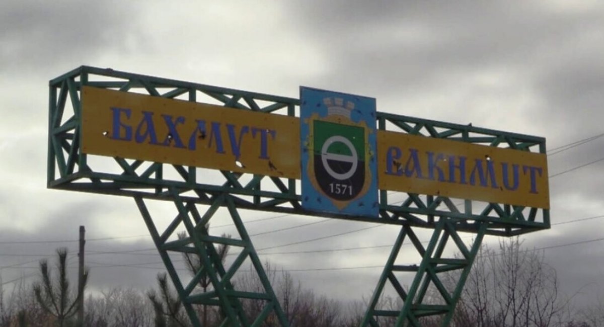 ​The Commander of Ukraine’s Ground Forces Says Ukrainian Troops Close to Tactically Encircling Bakhmut