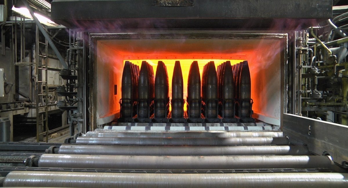 Production of 155-mm shells in the United States / Photo credit: U.S. Department of Defense