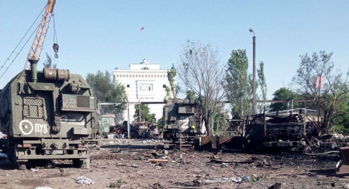 russian military base was destroyed in Nova Kakhovka, occupied territory of Ukraine /Photo from Telegram 