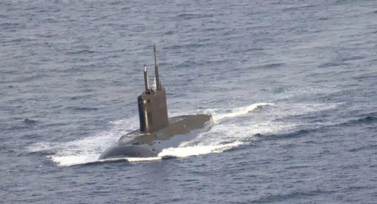 B-261 Novorossiysk submarine leaves the waters of the Mediterranean Sea, January 2025 / Photo credit: Portuguese Navy