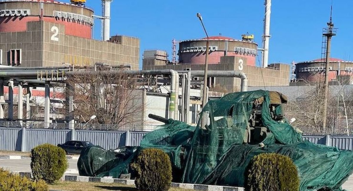 Illustrative photo - The Russian tank destroyed by the National Guard remained on the territory of the station. The cannon is aimed at power unit #1. Photo: Energoatom