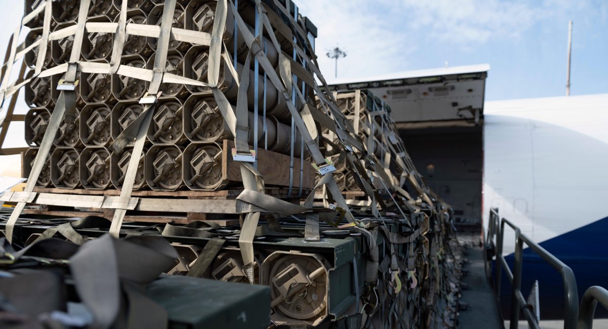 Illustrative photo: a batch of military assistance for Ukraine is being loaded for the shipment / Photo credit: U.S. Department of Defense