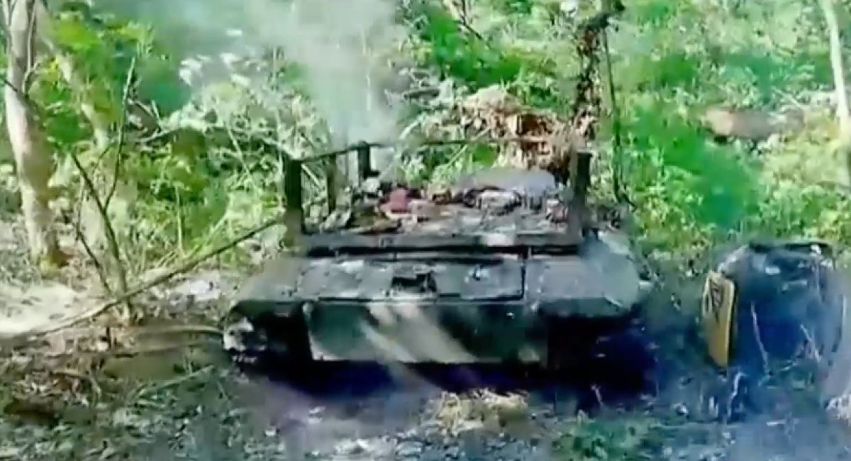 russian Impulse-M tracked robotic platform / screenshot from video 