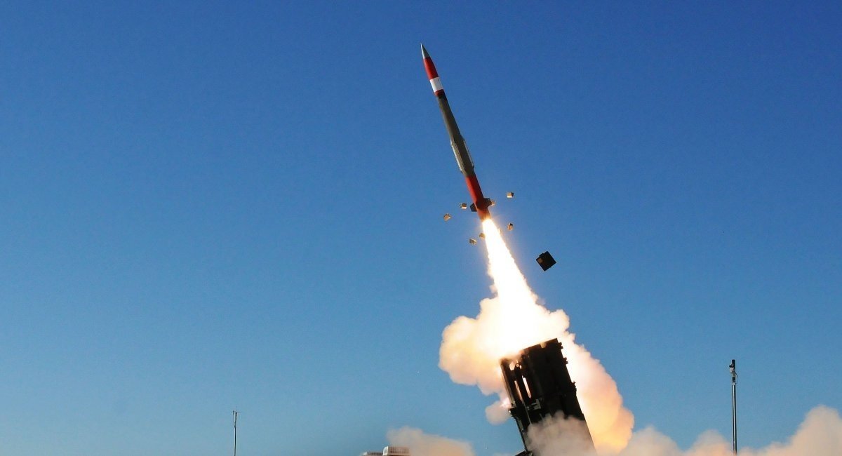 MIM-104 Patriot system firing off a PAC-3 interceptor missile / Open source illustraticve photo