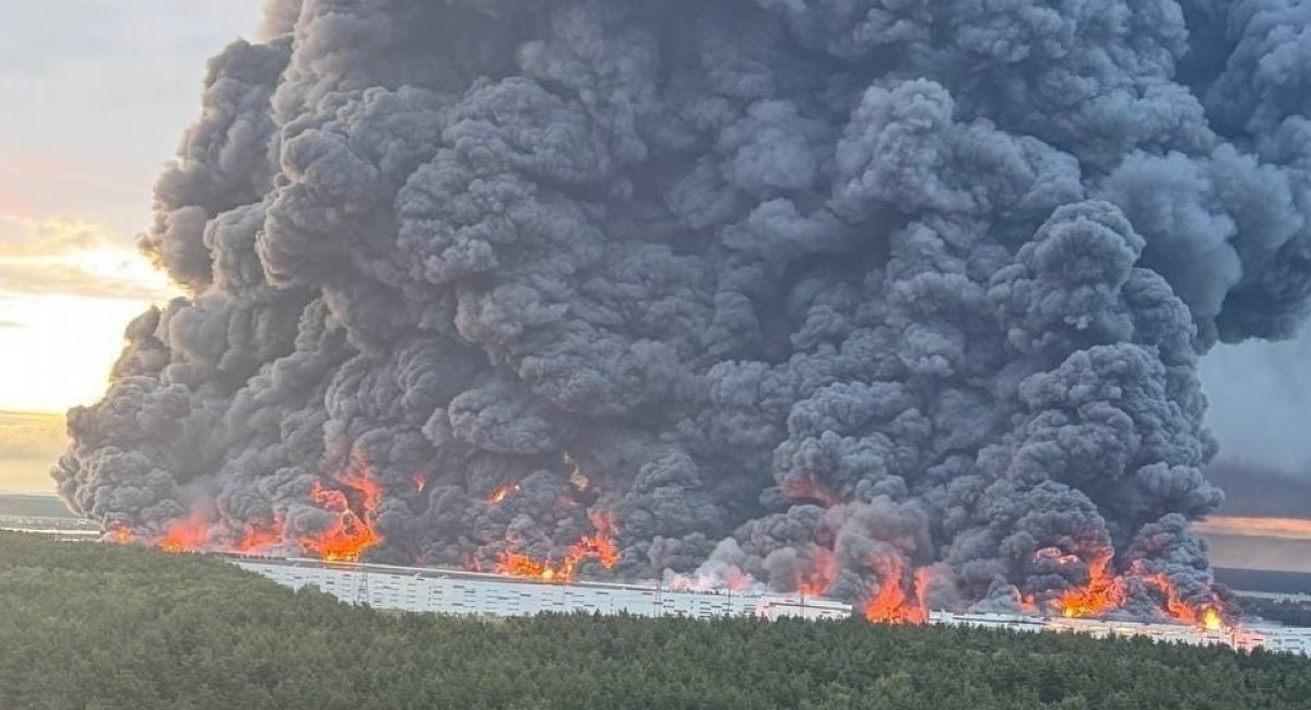 Wildberries warehouse on fire in Koledino