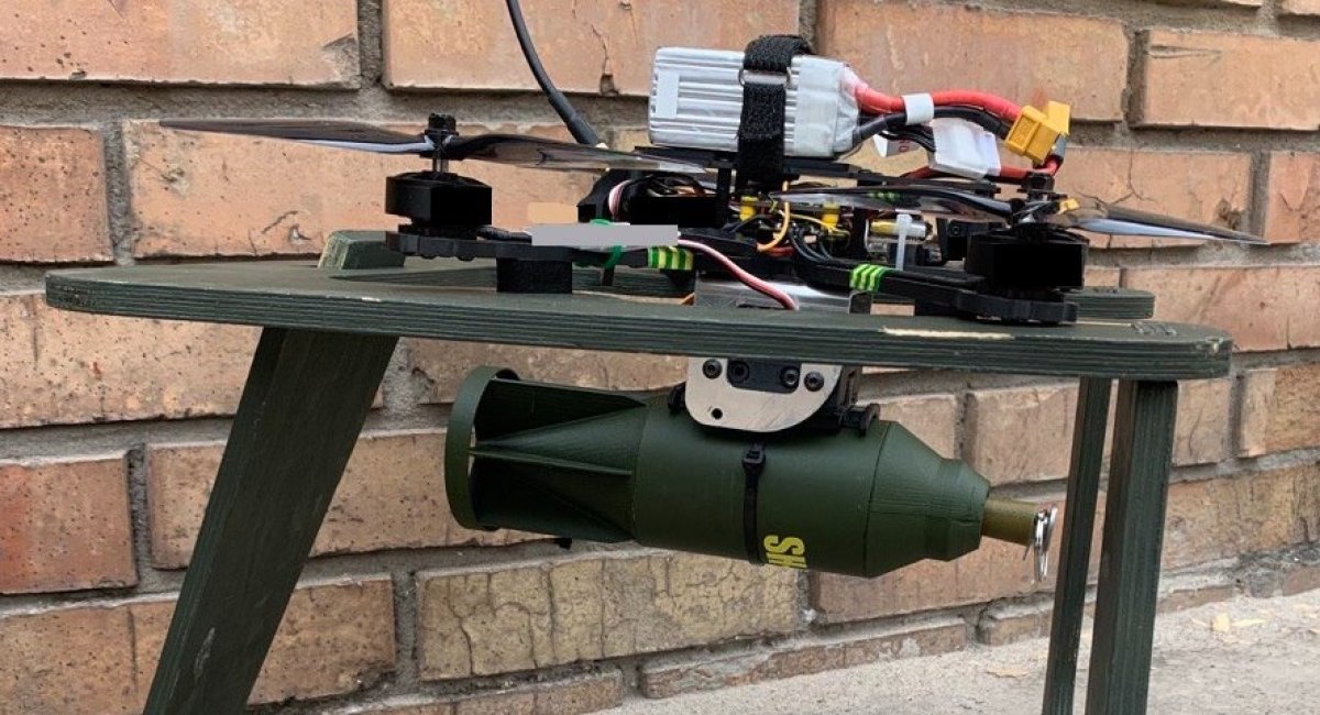 A shrapnel shell fastened to an FPV drone / Photo credit: Steel Hornets
