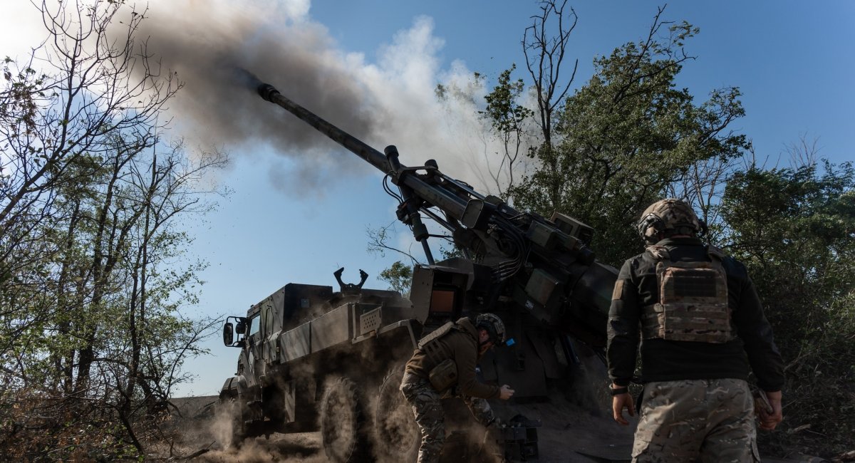 The crew of the Ukrainian Caesar self-propelled howitzer shows effectiveniss of their combat work to destroy the russian occupiers / Photo credit: Ukrainian Air Assault Forces 