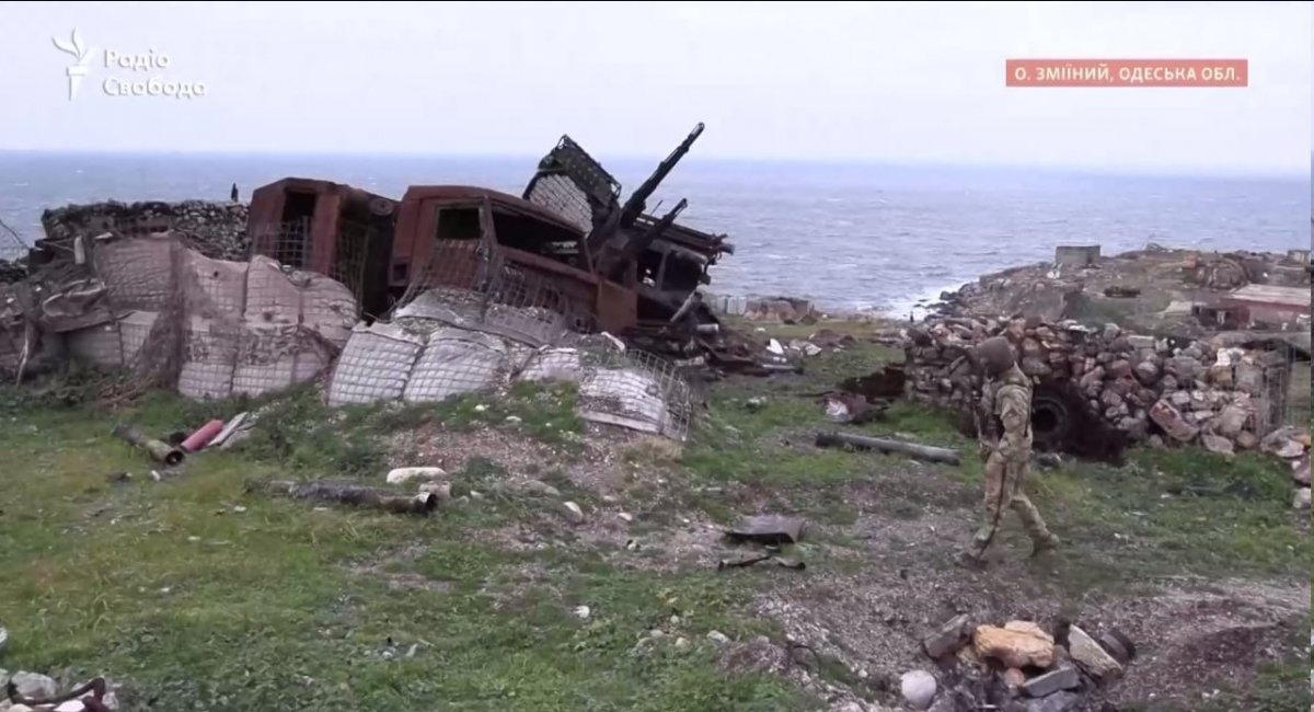 A Pantsir-S1 air defence system that was destroyed at Snake Island by the Ukrainian army, and has been left to rot / Photo credit: https://www.radiosvoboda.org/