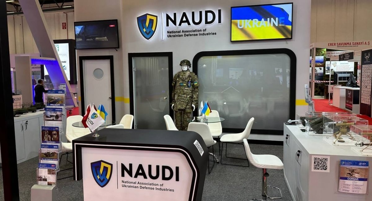 The products of Ukrainian gunsmiths are presented at the joint stand of the NAUDI