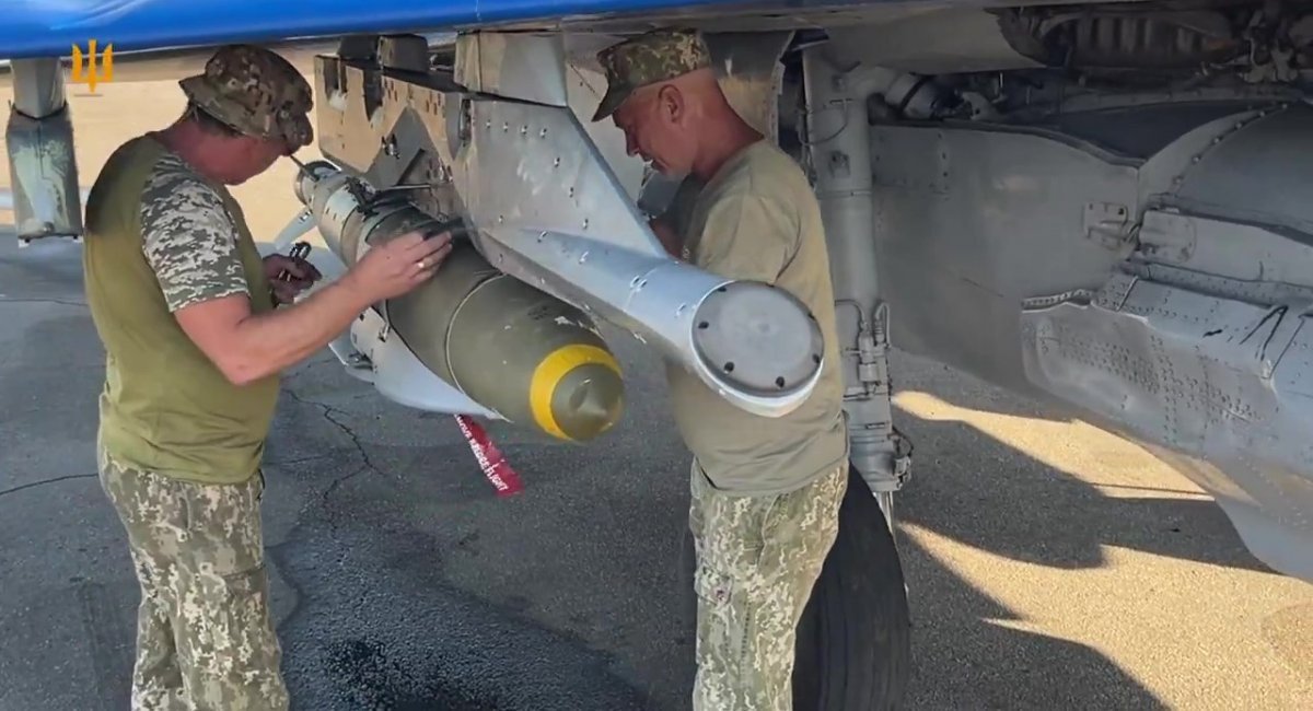 JDAM-ER under the wing of a MiG-29 / Photo credit: Ukrainian Air Force