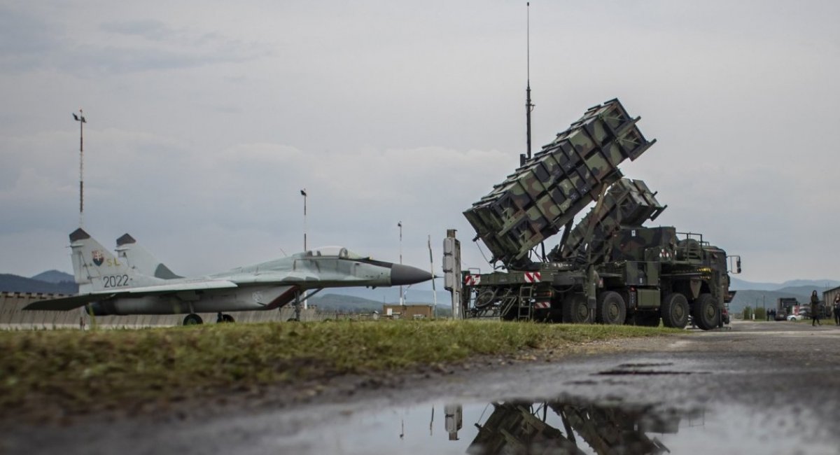 One of the MIM-104E Patriot complexes that the Netherlands has deployed in Slovakia / Photo credit: EPA-EFE/MARTIN DIVISEK