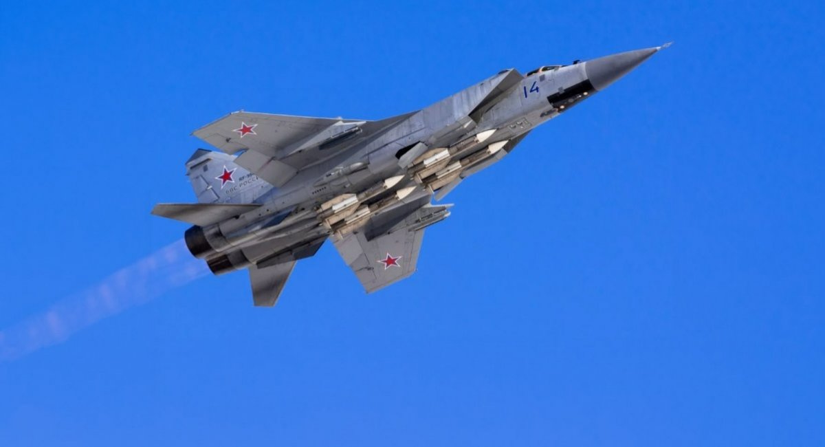 MiG-31 with standard old R-33 missiles / Open-source archive photo