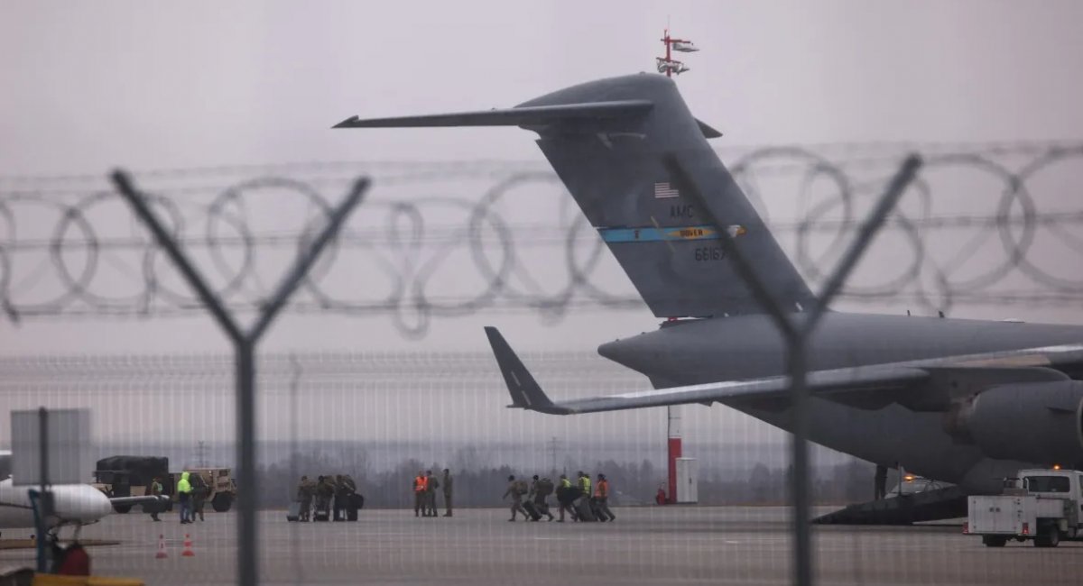 A few dozen elite U.S. troops and equipment were seen landing in southeastern Poland, near the border with Ukraine, on Feb. 6, 2022 / Photo credit: Kuba Stezycki/Reuter