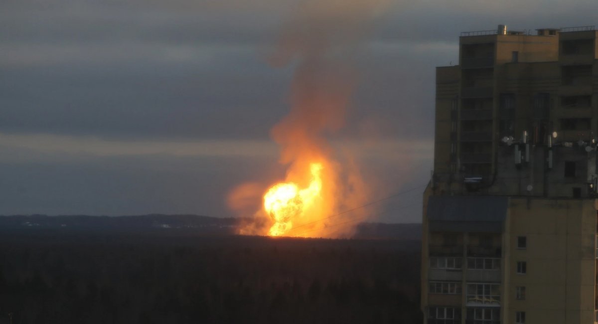 Photo of the torch rising from a damaged pipeline near St. Petersburg / Photo credit: fontankaspb on Telegram