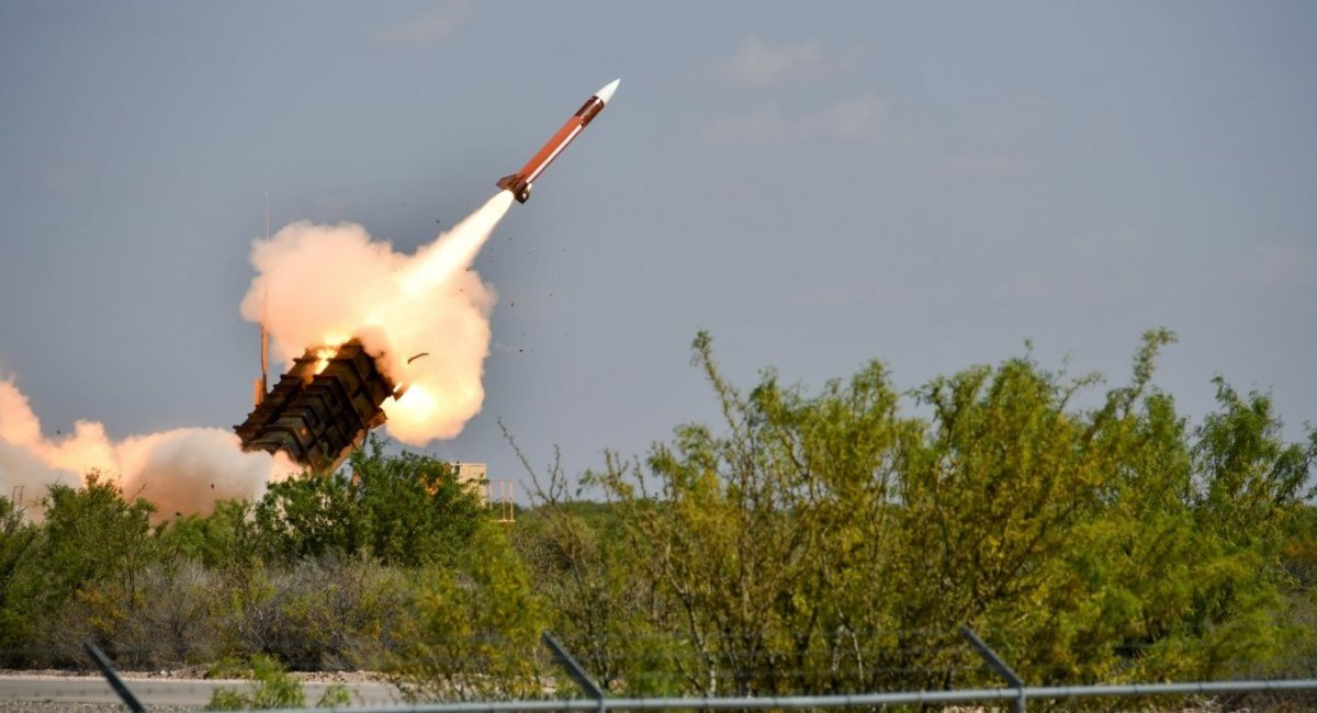 Launch of PAC-2 GEM-T missile from Patriot air defense system / Photo credit: U.S. DoW