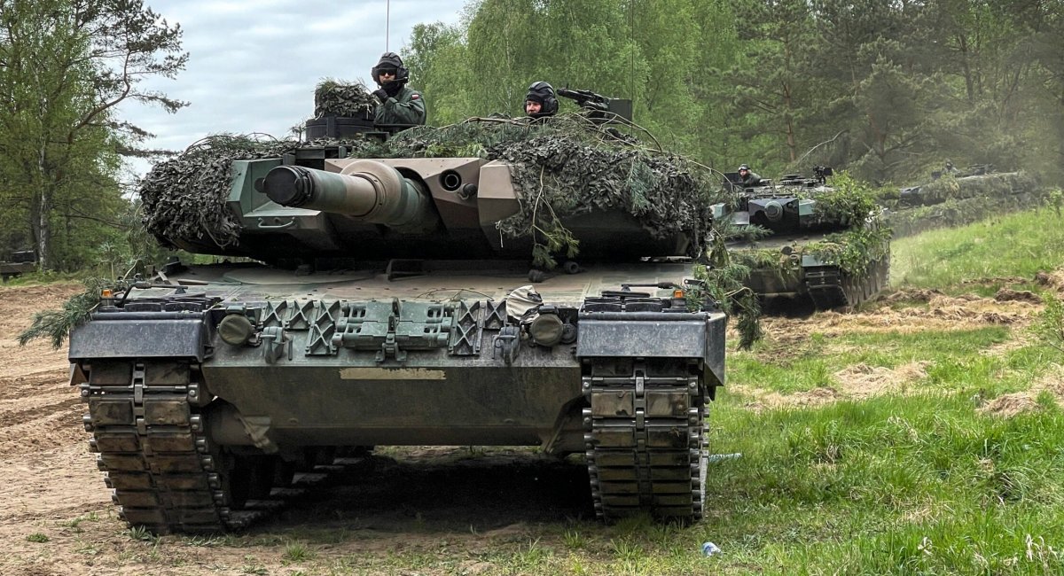 Polish army Leopard 2A tanks stage for a multinational force-on-force exercise as part of Defender Europe at Drawsko Pomorskie, Poland, May 14, 2022 / Photo credit: U.S. Army, Capt. Tobias Cukale