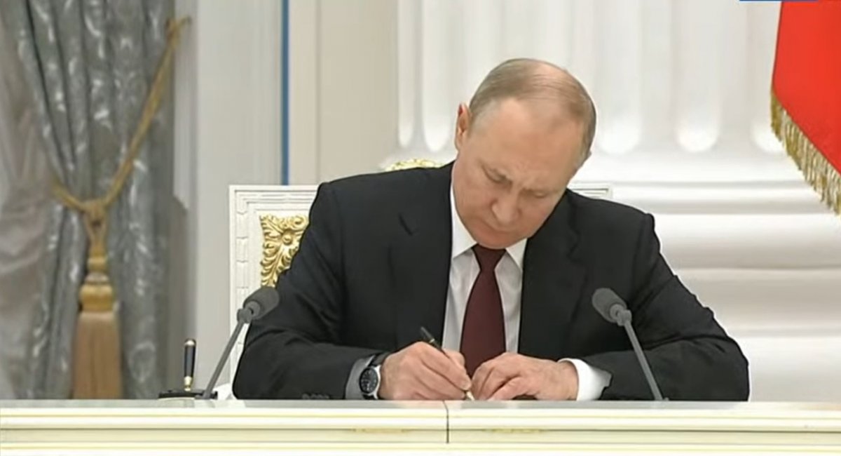 Russian President Vladimir Putin signing the agreement on friendship and cooperation with so-called "Donetsk People's Republic" and "Luhansk People's Republic" / Photo credit: 24 Channel