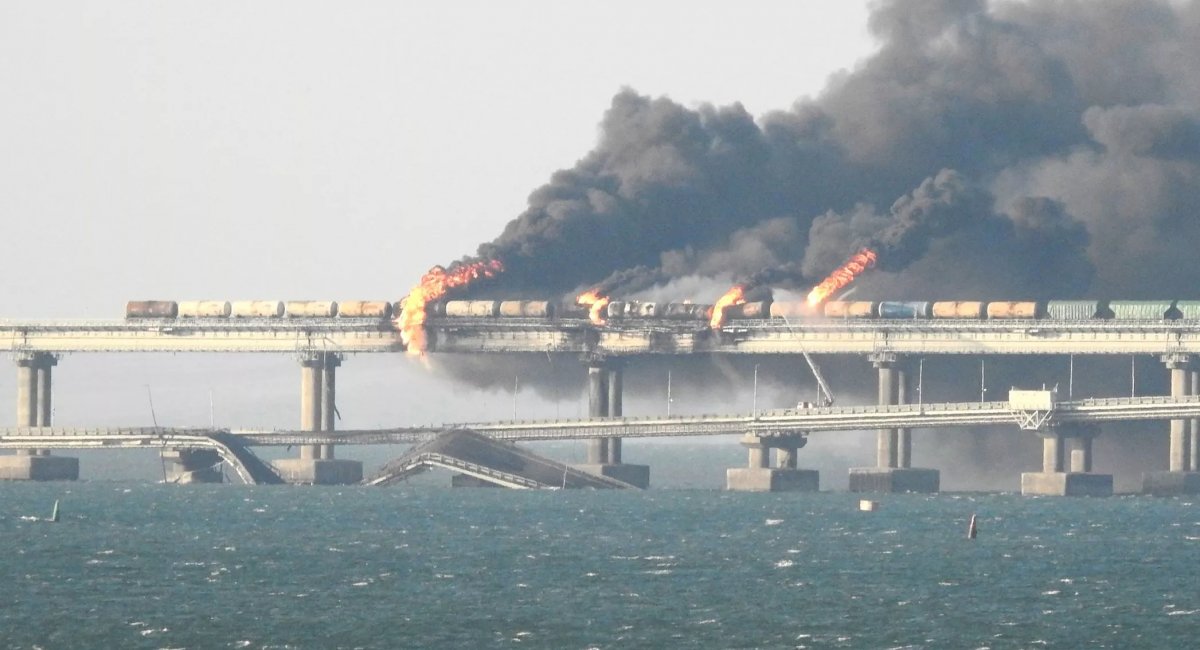 Smoke rising from the Crimean bridge damaged by the blast on October 8 / Photo credit: AFP via Getty Images