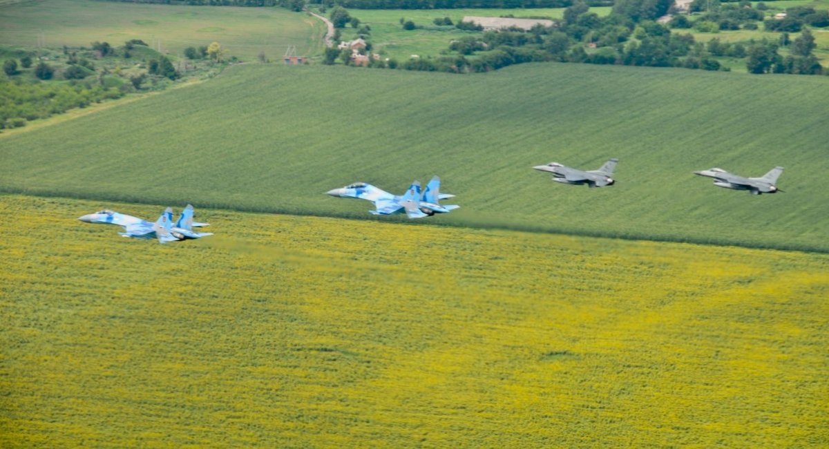 How F-16 fighters were introduced to Ukrainian airspace through joint exercises / open source 