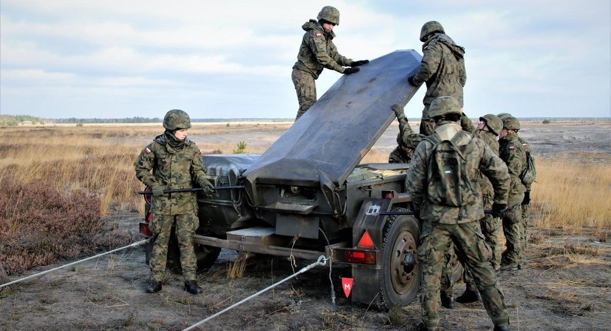 Illustrative photo: Polish military train in using the ZB-WLWD mine-clearing system / Photo credit: Jakub Jasiński Training Center for Engineering and Chemical Forces