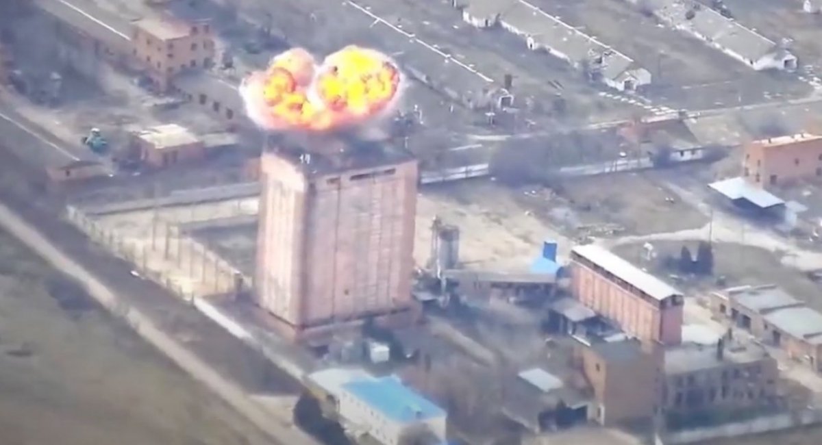 Russian Borisoglebsk-2 electronic warfare system on fire in Zaporizhzhia region / screenshot from video 