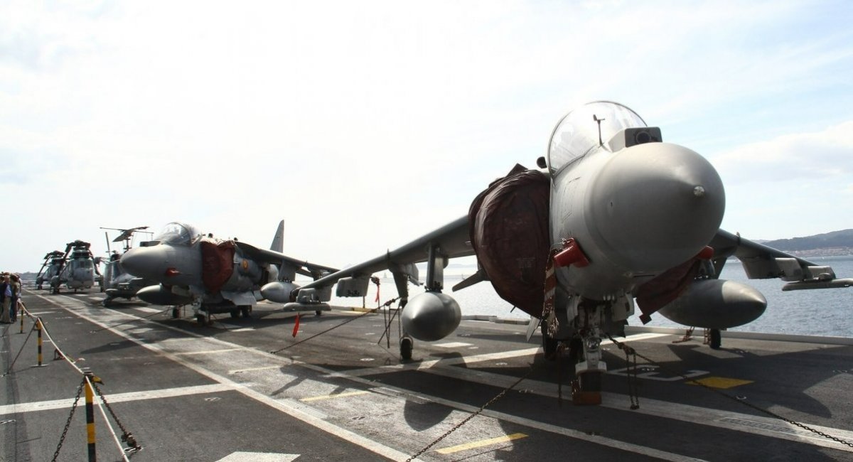 Spanish AV-8B Harrier II aboard the Juan Carlos I aircraft carrier / Photo credit: Contando Estrelas, Wikimedia Commons