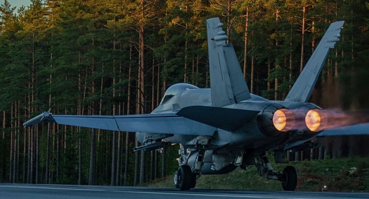 The F/A-18 takes off from the highway / All photos credit: Ilmavoimat