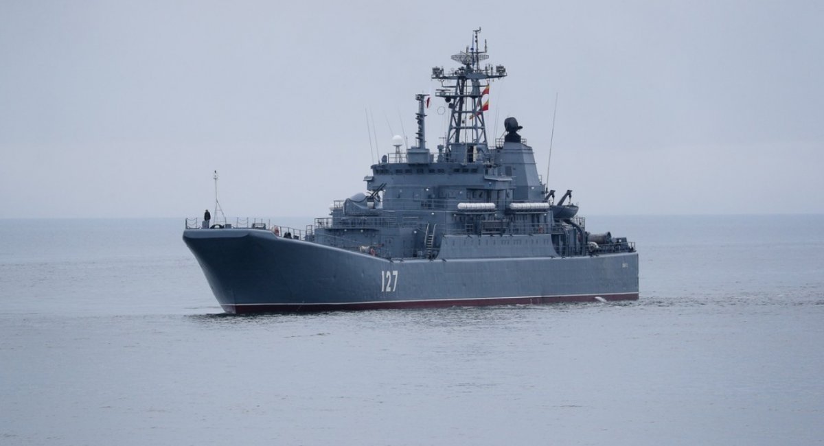 The Minsk landing ship of the Ropucha-class before  damage