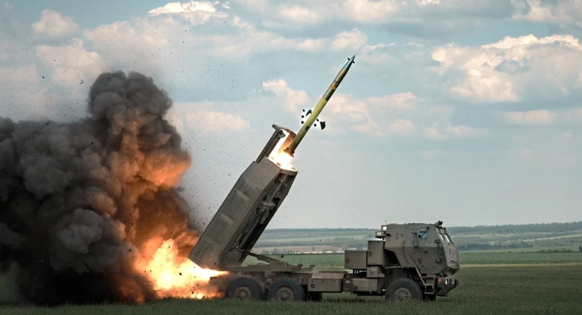 Ukrainian HIMARS launches GMLRS rockets to hit russia's some military facility / Video screengrab