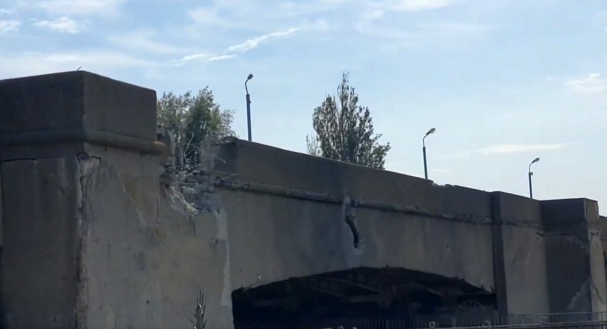 The bridge over the sluice of the HPP in Nova Kakhovka