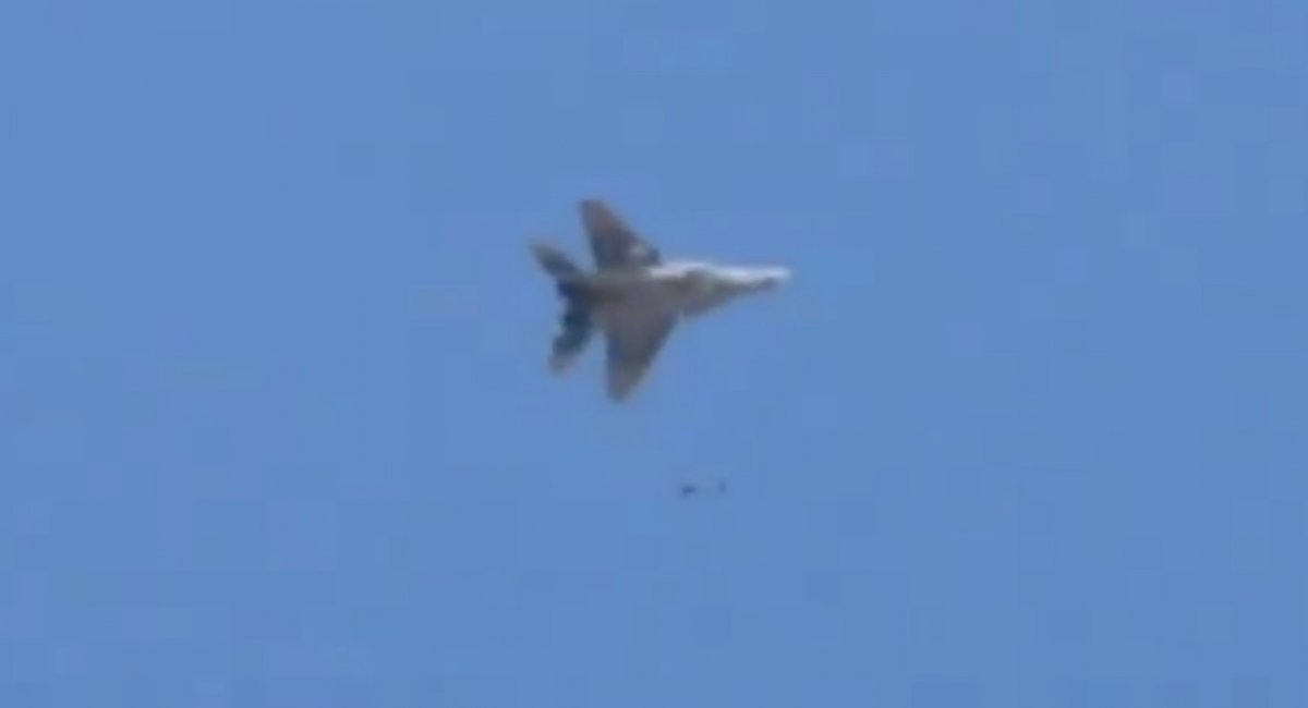 Ukrainian fighter jet neutralizes an underground enemy command post in Kursk region / screenshot from video 