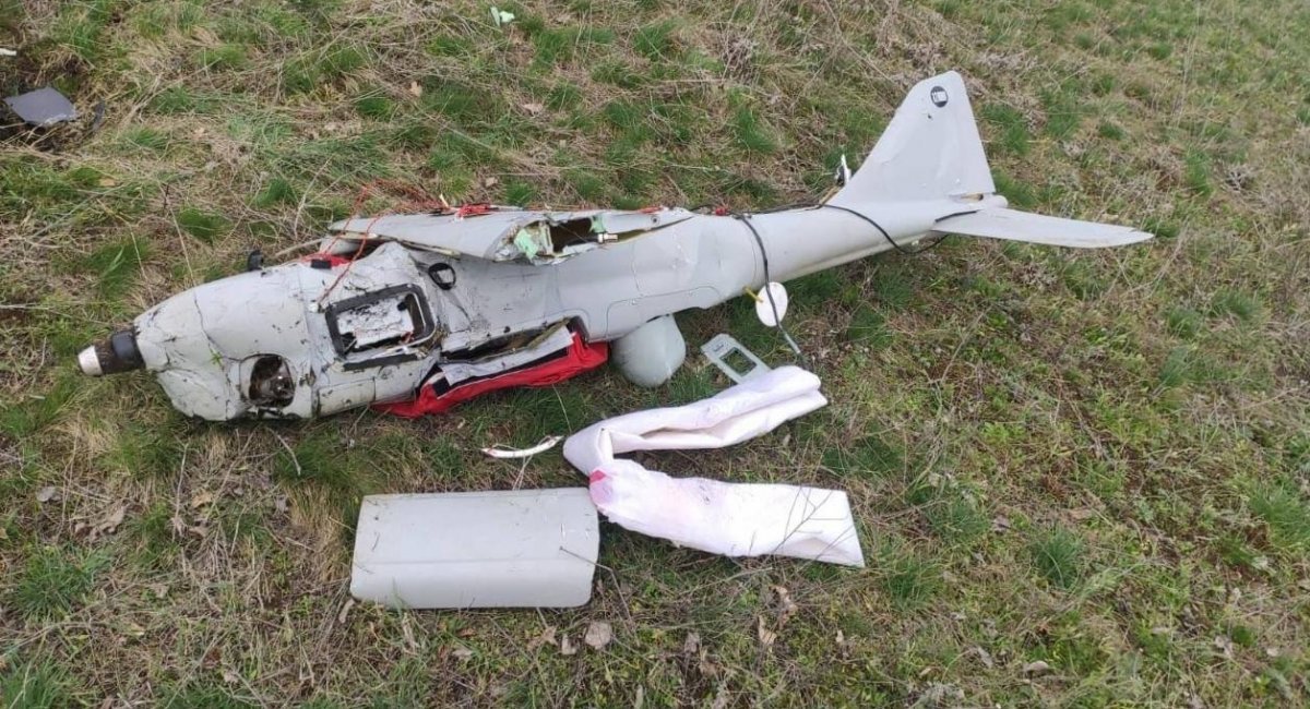 This drone is just another one in the long list of at least 132 UAVs of operational-tactical level, destroyed by Ukrainian soldiers in the war in Ukraine / Photo credit: Ministry of Defense of Ukraine on Telegram
