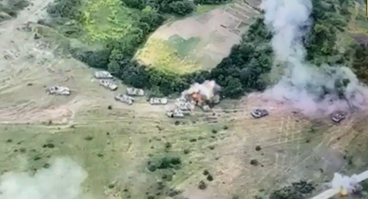 Ukrainian gunners show destruction of column of Russian tanks