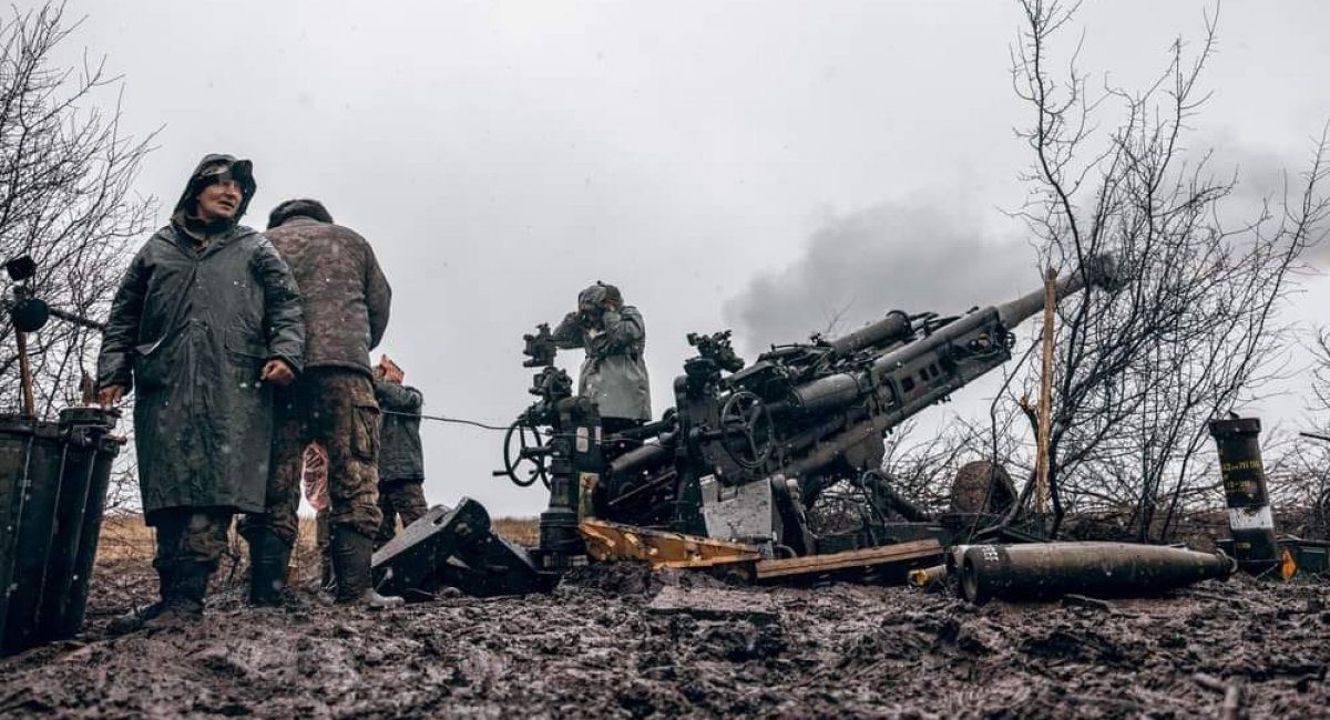 Ukrainian artillerymen destroy invaders in any weather conditions