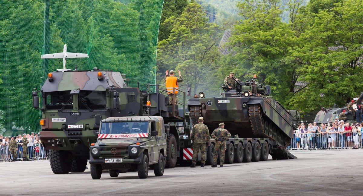 Heavy trucks will help to quickly move combat vehicles around Ukraine and send them for repairs / Illustrative photo credit: Bundeswehr, Marco Dorow
