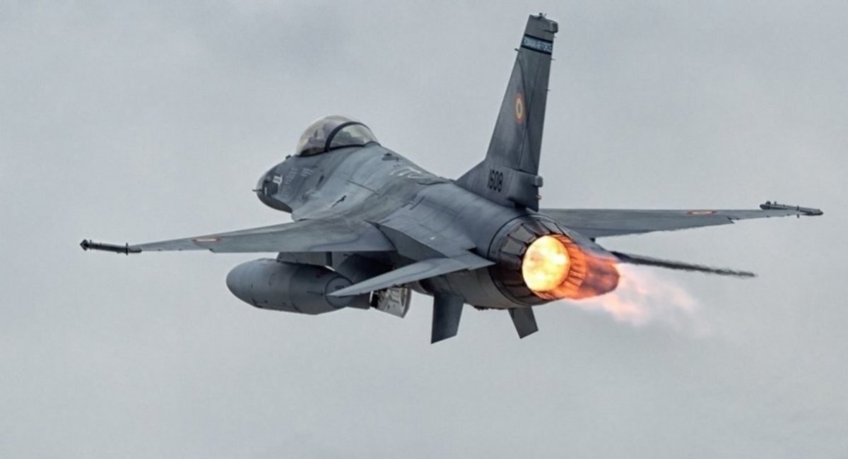 The F-16 jet / open source 