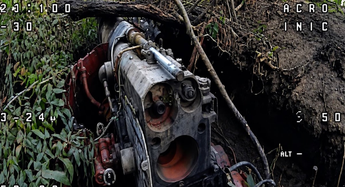 russian Giatsint-B 152 mm artillery system / screenshot from video 
