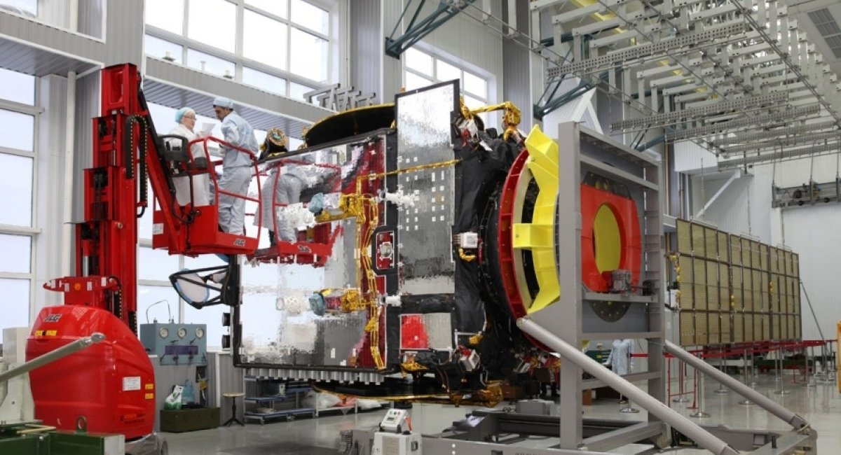 Illustrative photo: Express AM8 satellite assembly at the ISS Reshetnev factory / Photo credit: Thales