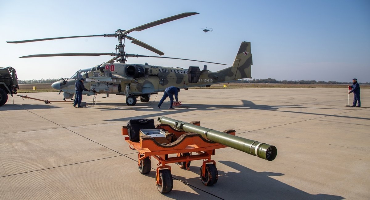 The russian military is preparing to use the 9М127 Vikhr missile from the Ka-52 Alligator attack helicopter / Illustrative photo of pre-war times