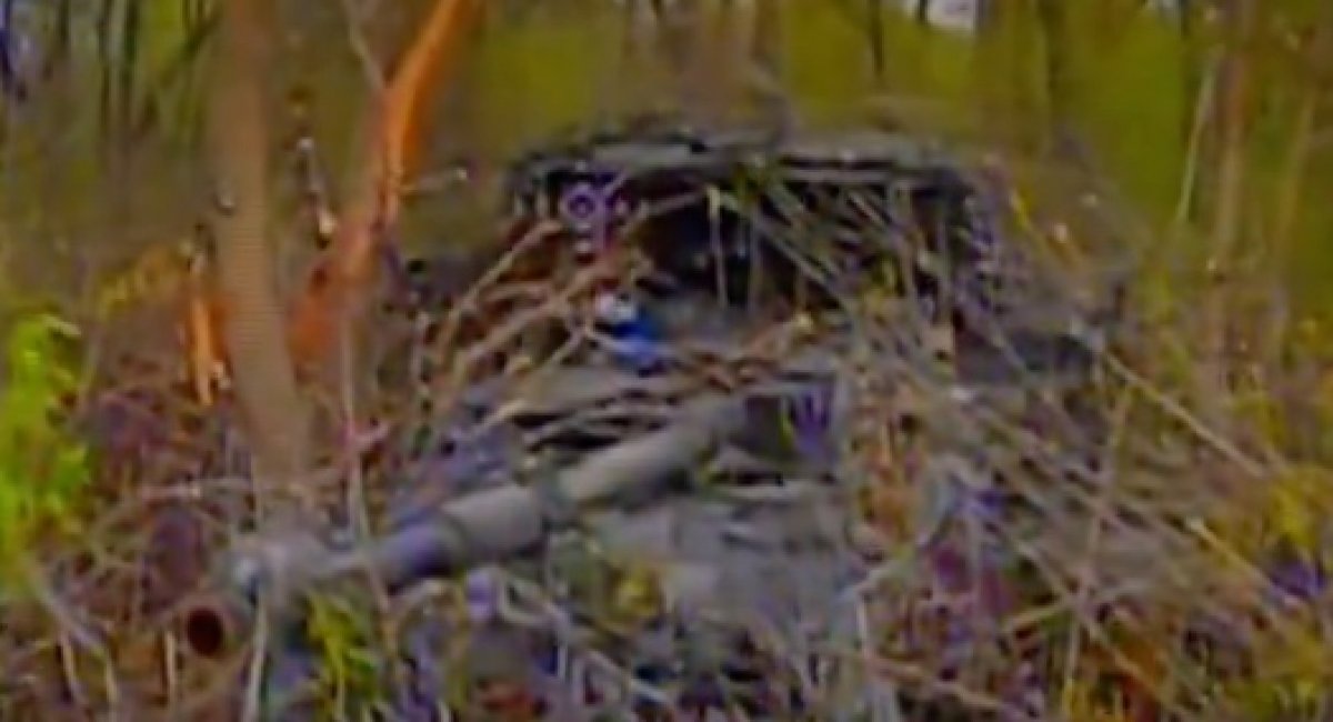 russian T-72 tank / screenshot from video 