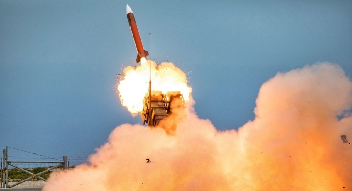 PAC-2 GEM-T interceptor launched from a Patriot air defense system / Photo credit: U.S. DoD