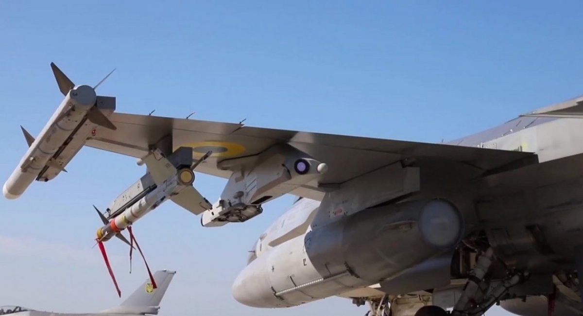 PIDS+ and ECIPS+ pylons on a Ukrainian F-16 / Open-source photo