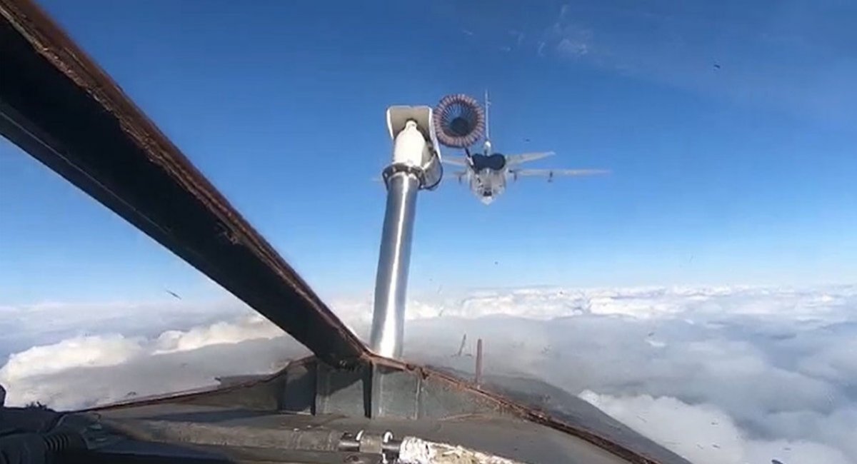 Ukrainian Su-24M during refueling in the air, September 2021 / Photo credit: the Ukrainian Air Force