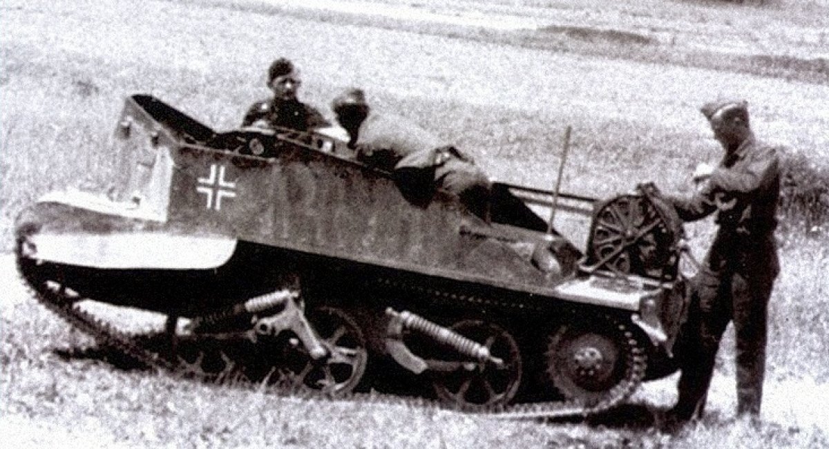 Wehrmacht soldiers prepare one of the Ladungsträger auf Fahrgestell Bren suicide drones for the use, World War II / Photo credit: bulattyncherov.io.ua