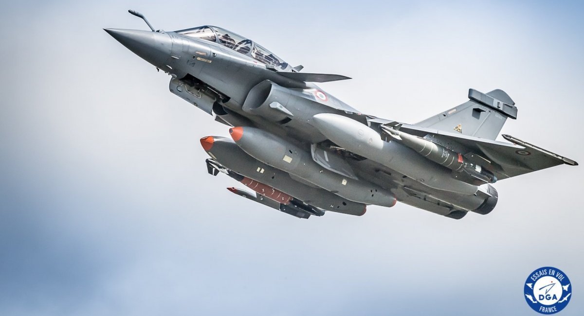 Rafale armed with an AASM Hammer 1000 / Photo credit: DGA