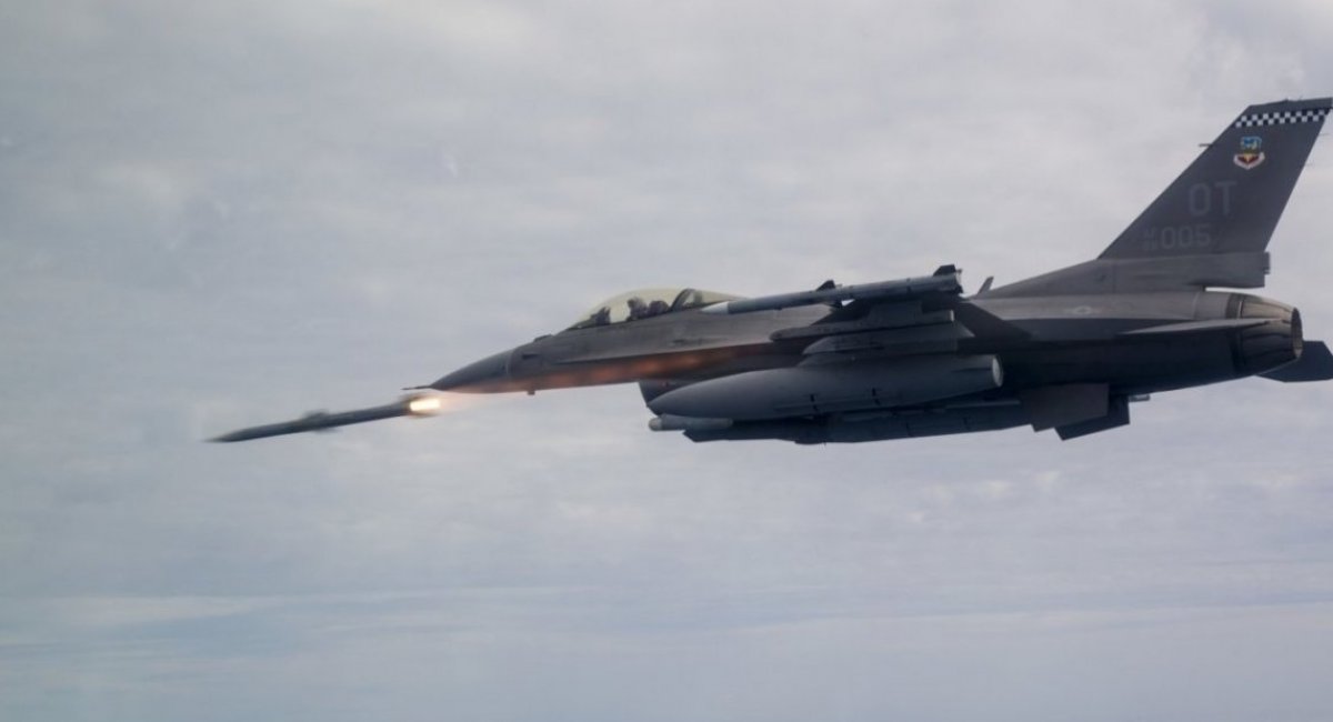 AIM-120 AMRAAM launch from an F-16 / Photo credit: U.S. Department of Defense