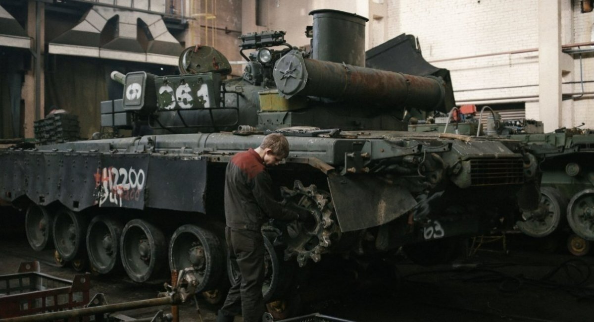 At a russian armor repair plant / Open-source archive photo